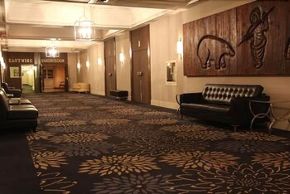 The Senator Hotel & Conference Center Тимминс Экстерьер фото